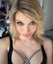 Gabriella, 25